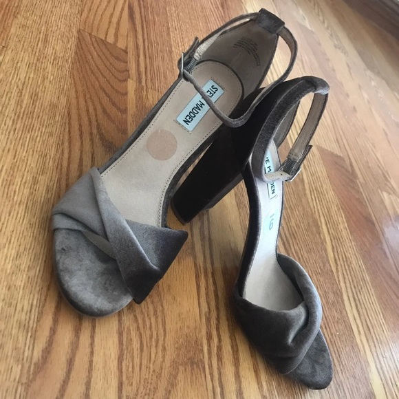 (SOLD) Steve Madden Block Heels - Picture 5 of 10